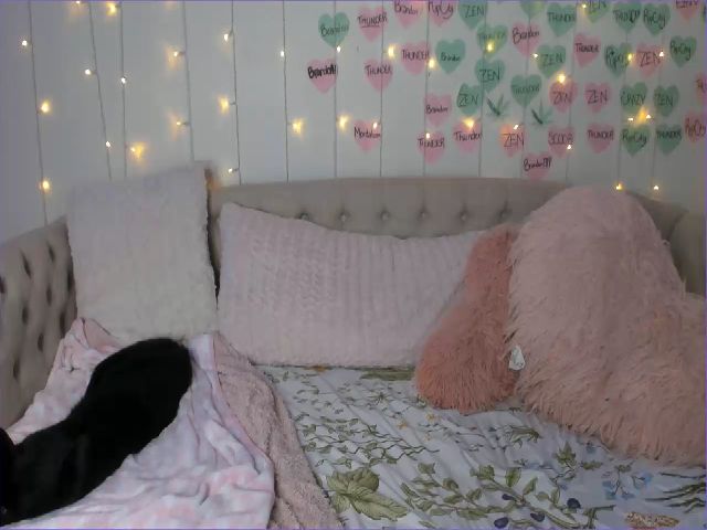 Live sex webcam photo for LunarLux #256158207