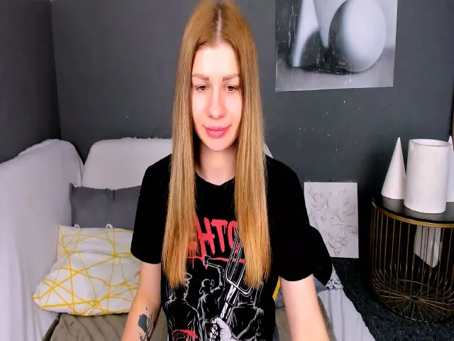 Live sex webcam photo for JuicyHelenX #258925609