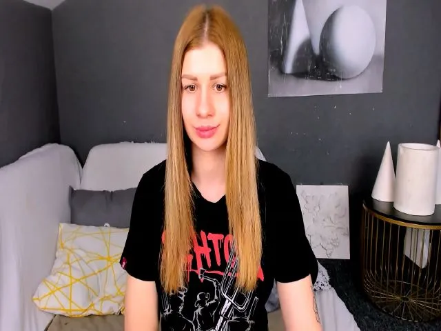 Live sex webcam photo for JuicyHelenX #258877819
