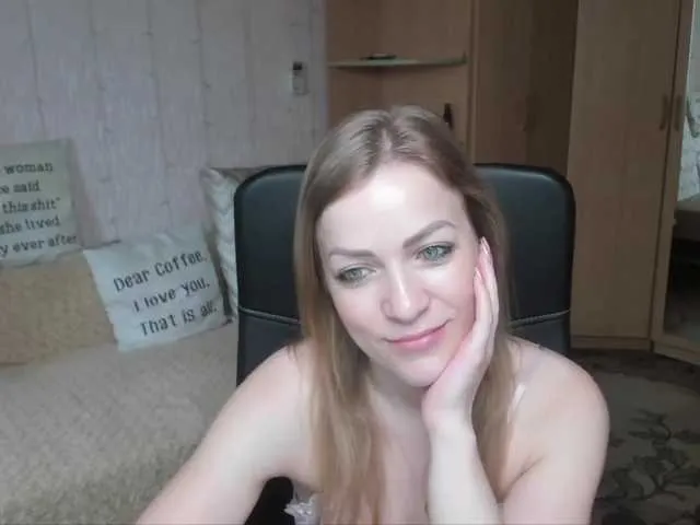 Live sex webcam photo for CherishSia #241041158