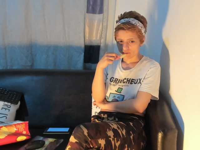 Live sex webcam photo for EllaRose29 #241418211