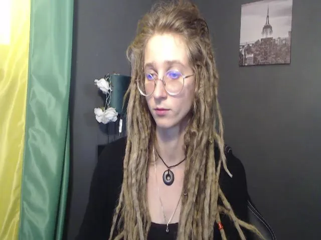 Live sex webcam photo for KINKYkeira #258719799