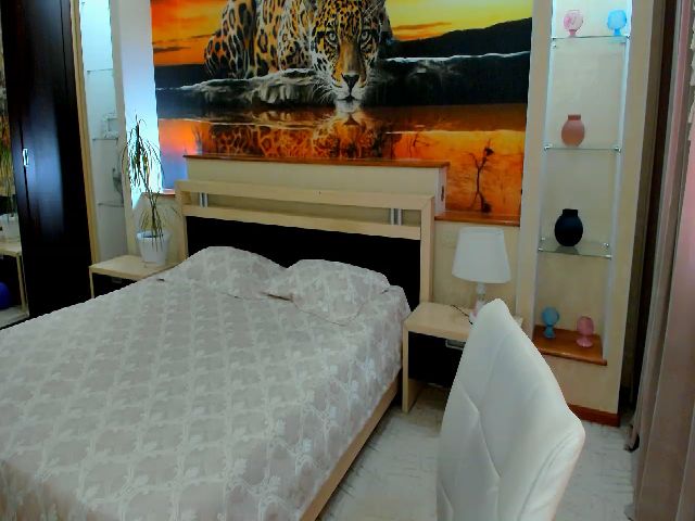 Live sex webcam photo for TellMe_Yes #254085917