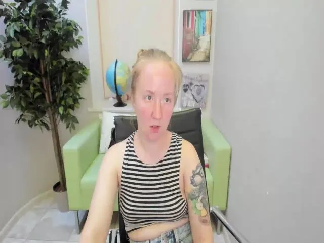 Live sex webcam photo for StunningKelly #252865206