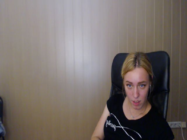 Live sex webcam photo for KetiLove_ #263240747