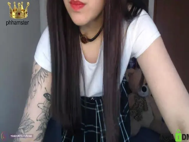 Live sex webcam photo for Miahot21 #253578492