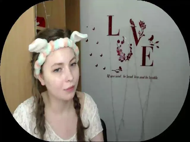 Live sex webcam photo for MollyMey #253585375