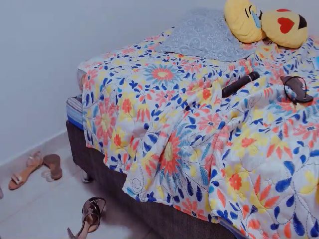 Live sex webcam photo for Emira2 #253609168