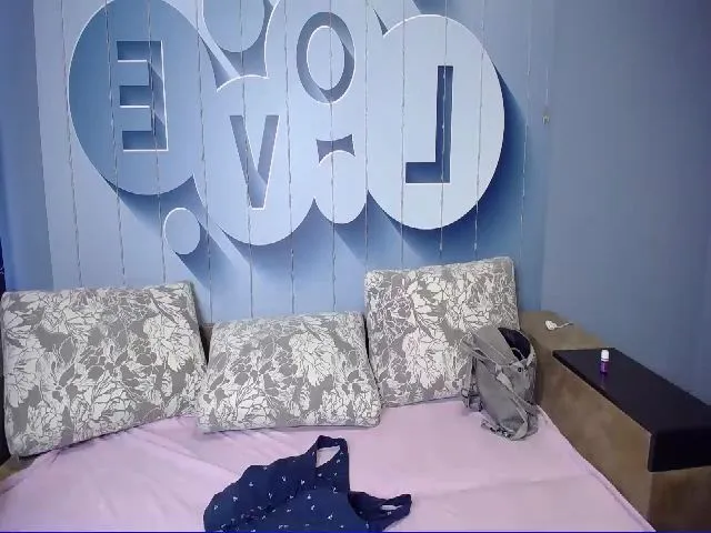 Live sex webcam photo for Lillian_Lo #254075152