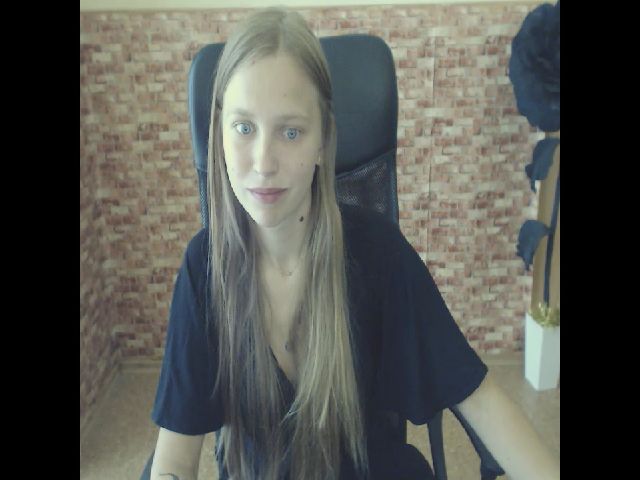 Live sex webcam photo for SshyTeen #258043265