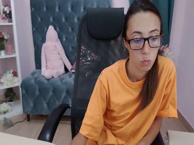 Live sex webcam photo for amyjune01 #259844724