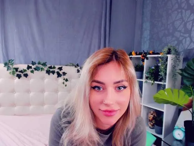 Live sex webcam photo for KaprinaGirrs #251405589