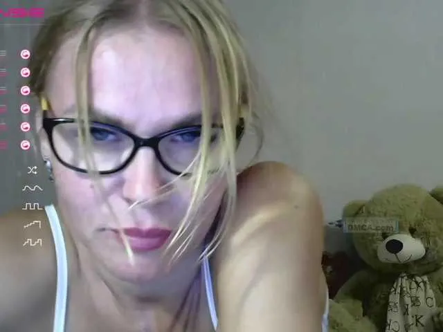 Live sex webcam photo for Lisa1225 #262221715