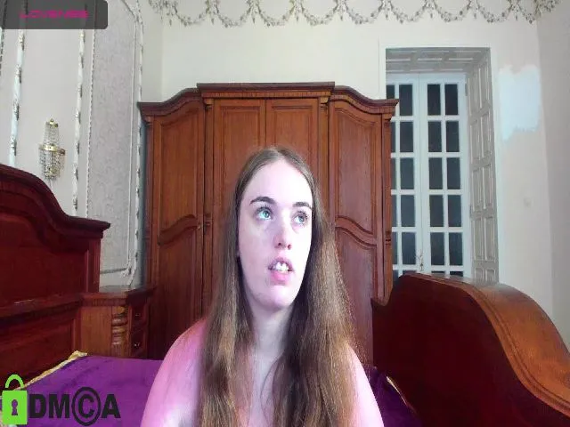Live sex webcam photo for Fi_Lena #264204248