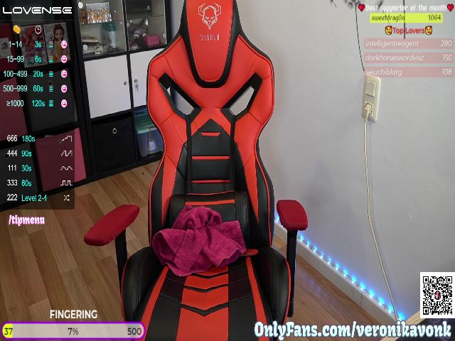 Live sex webcam photo for VeronikavonK #252279743