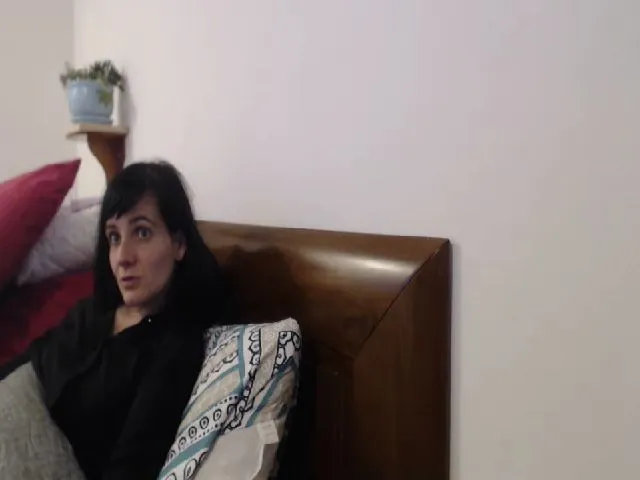 Live sex webcam photo for isabellazee2 #253627137