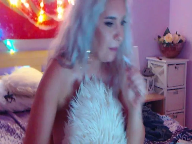 Live sex webcam photo for CrinnaMania #253741589