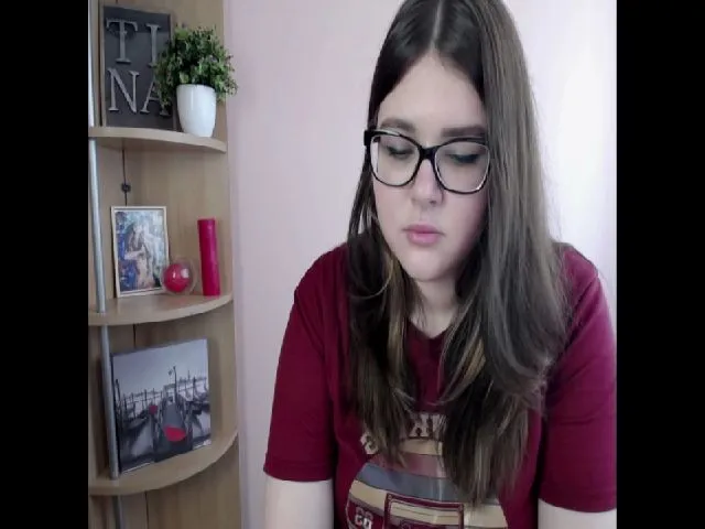 Live sex webcam photo for SweetyTinna #253712365