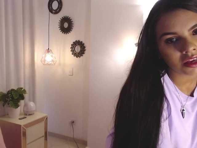 Live sex webcam photo for anthonellahil #245887372