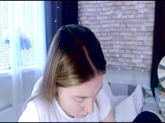 Live sex webcam photo for CumMeaRiver #264047581