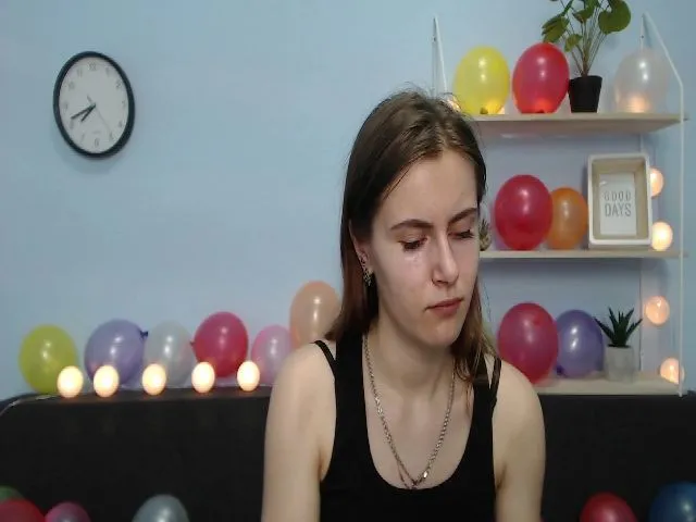 Live sex webcam photo for MollyTravis #252989646