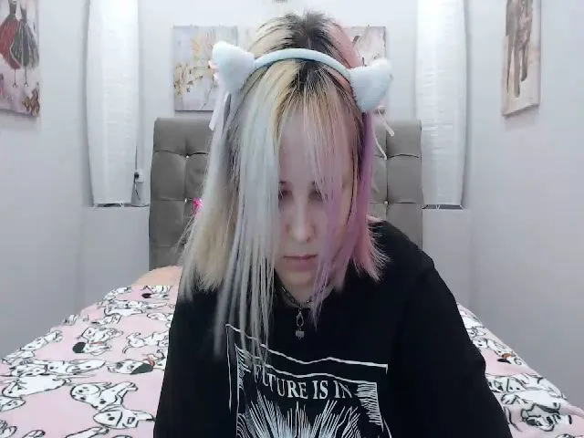 Live sex webcam photo for Helokit #254391184