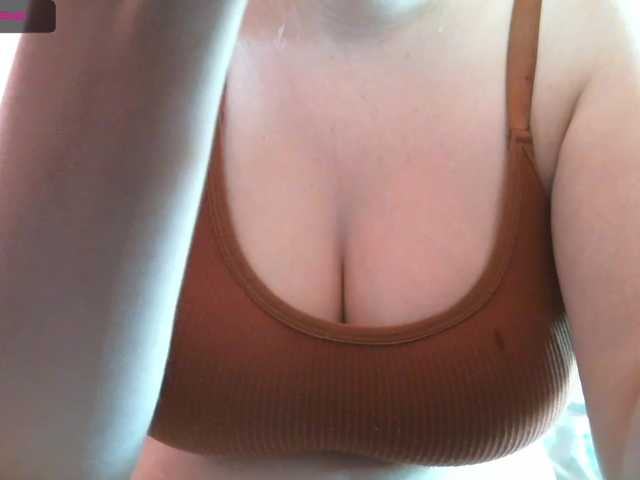 Live sex webcam photo for SweetFox #245185080