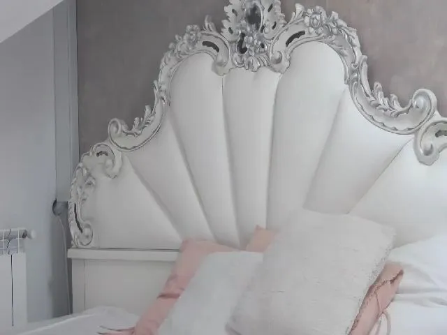 Live sex webcam photo for SoffyyHot #255120595