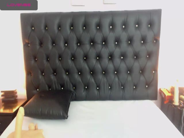 Live sex webcam photo for Shantal_19 #261018524