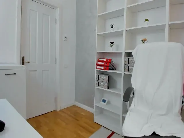 Live sex webcam photo for VanessaCroft #256223752