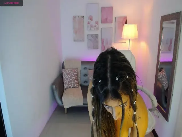 Live sex webcam photo for MillyMorgan #255973461