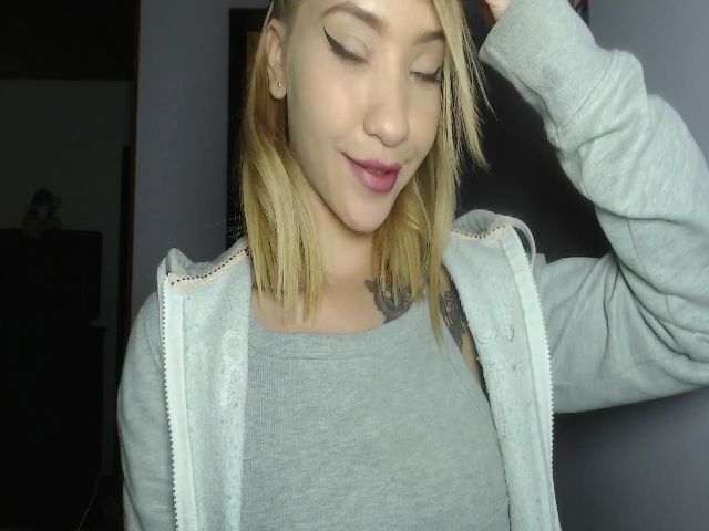 Live sex webcam photo for KellyUnicorn #265463582