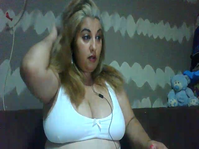 Live sex webcam photo for BigBreastsMia #254888158