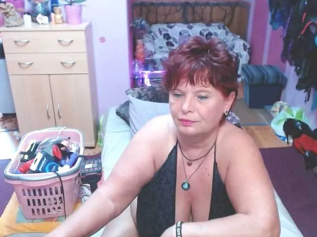 Live sex webcam photo for Elmira63 #257529384