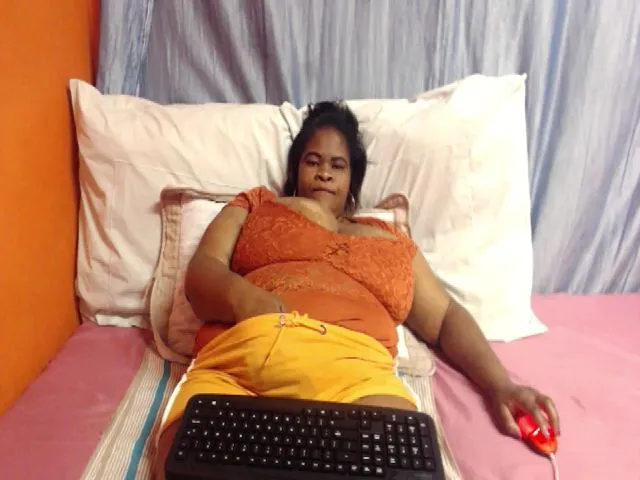 Live sex webcam photo for Sweetnozie #253054455