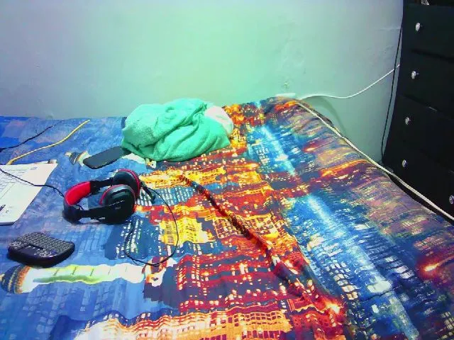 Live sex webcam photo for Jennysroom22 #264839048