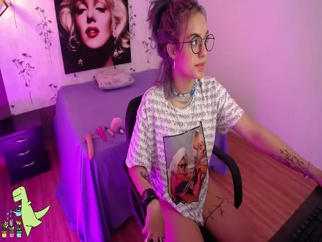 Live sex webcam photo for Spaaarkie #257017514