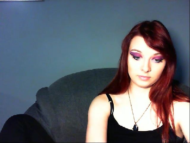 Live sex webcam photo for VirginLuna18 #260012990