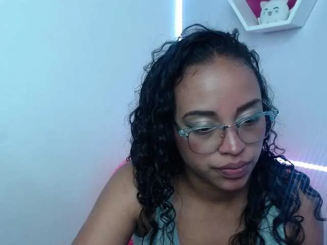 Live sex webcam photo for Angeluxxx #241198104