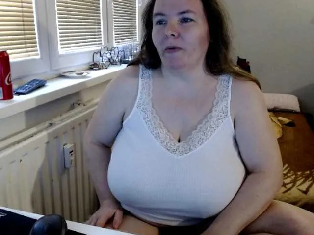 Live sex webcam photo for Bessy123 #241221068