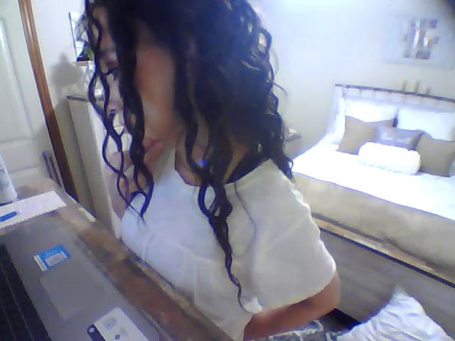 Live sex webcam photo for SweetHoney33 #264631272
