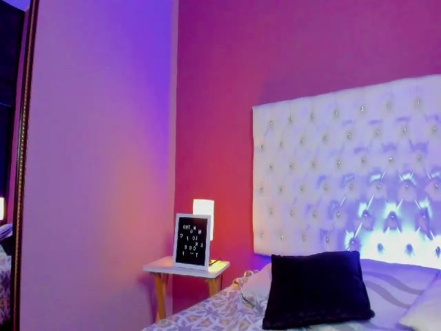 Live sex webcam photo for HaileyVans #253376811