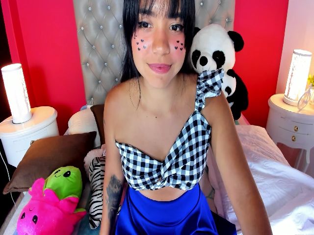 Live sex webcam photo for KateMoore3 #257249932