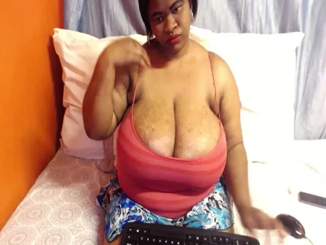Live sex webcam photo for Sweetnozie #263026140