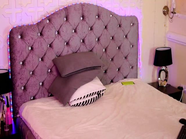 Live sex webcam photo for SashaBrie #256247021