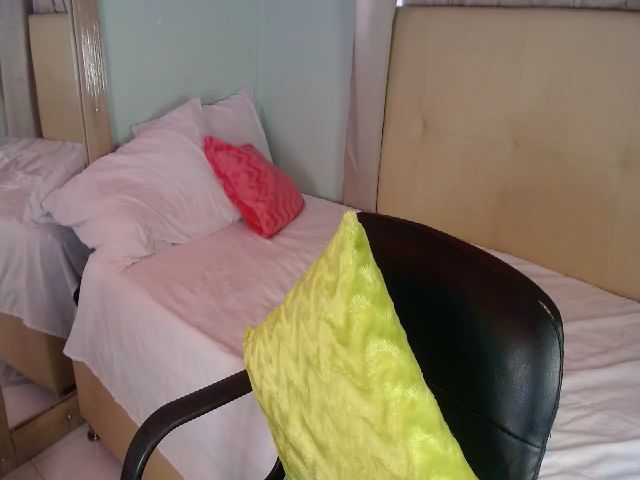 Live sex webcam photo for CRISSSVHM #260269596