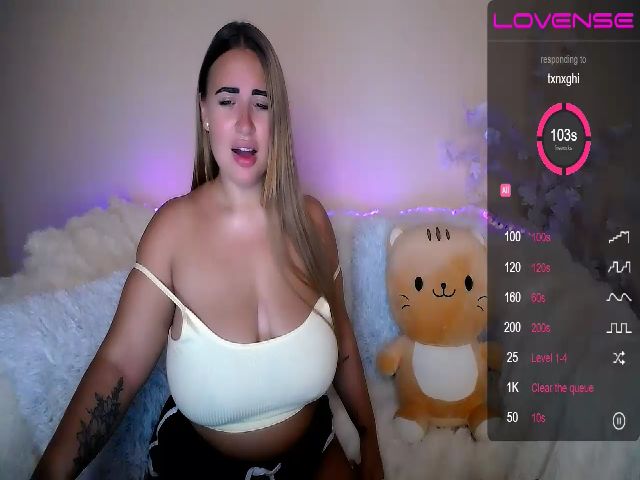 Live sex webcam photo for HarleyQuinnX_ #262306446