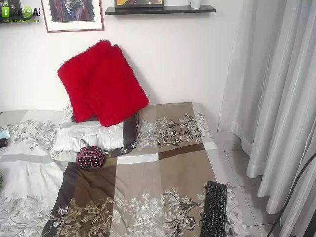 Live sex webcam photo for Bluefire_28 #260998308