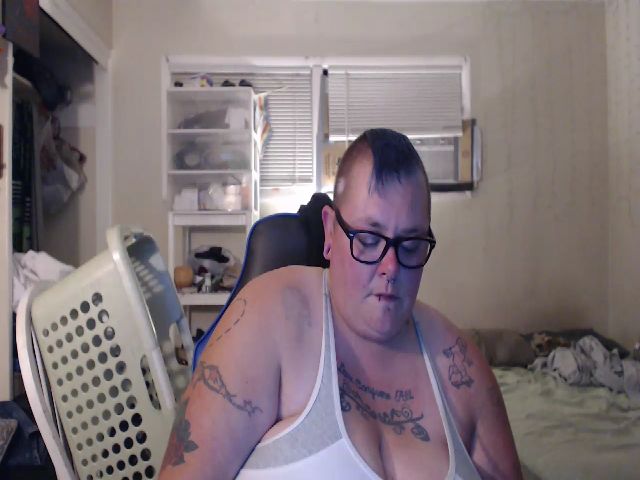 Live sex webcam photo for PunkChick420 #256190226