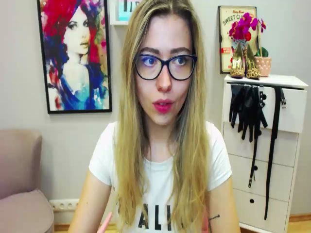 Live sex webcam photo for HeidiFLOWER #253015712